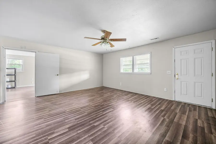1069 Palmyra Rd, Clarksville, TN 37040 - #3