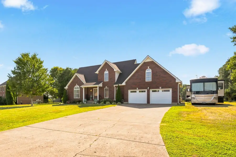 2053 Hickory Dr, Springfield, TN 37172 - #2
