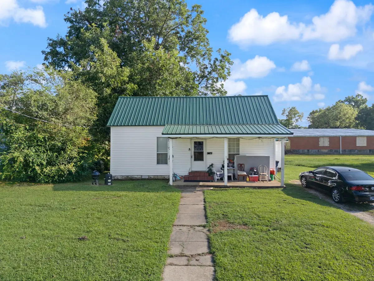 122 Church St, Martin, TN 38237 - #1