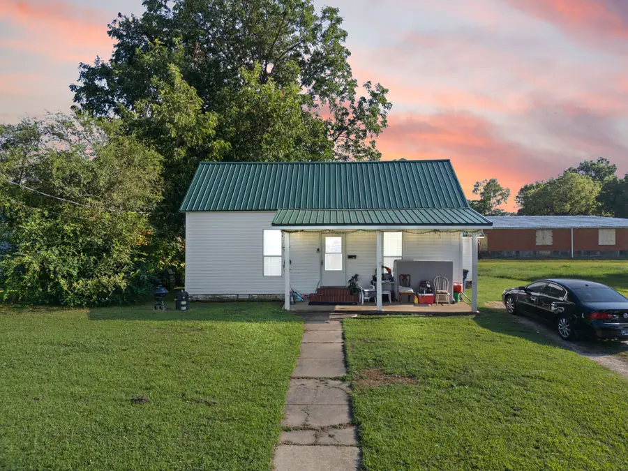 122 Church St, Martin, TN 38237 - #2