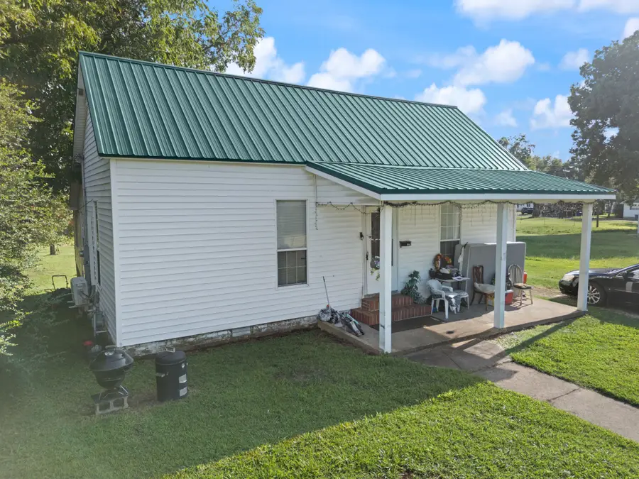 122 Church St, Martin, TN 38237 - #3