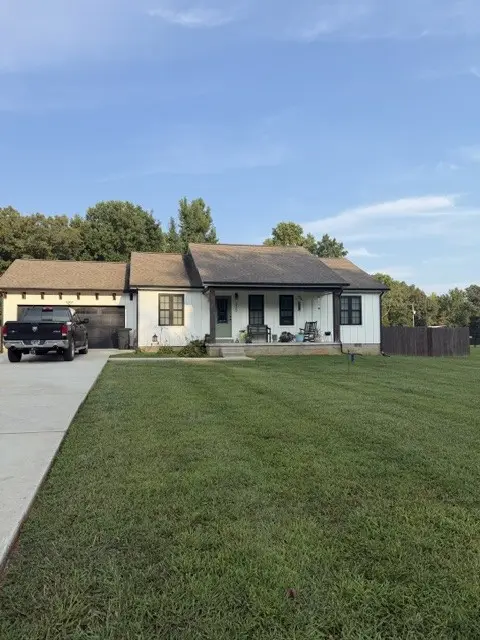 225 Golf Shores Dr, Winchester, TN 37398