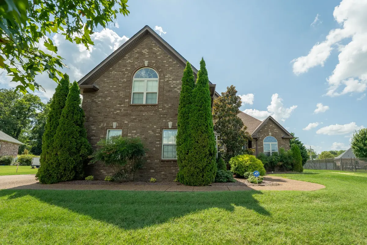 1076 Summerstar Cir, Gallatin, TN 37066 - #1