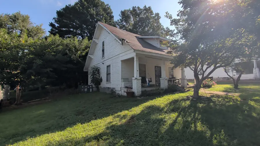 404 Light St, Dyersburg, TN 38024 - #2