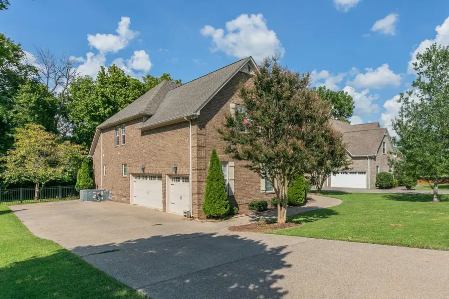 1002 Glessner Dr, Spring Hill, TN 37174 - #2