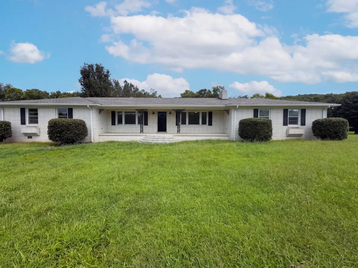 224 Dixon Springs Hwy, Carthage, TN 37030 - #1