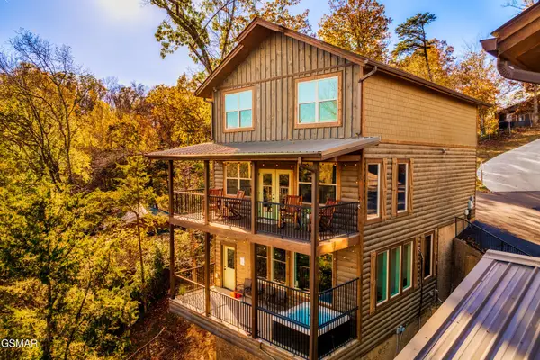 3037 Ridge Top Resort Way, Pigeon Forge, TN 37863