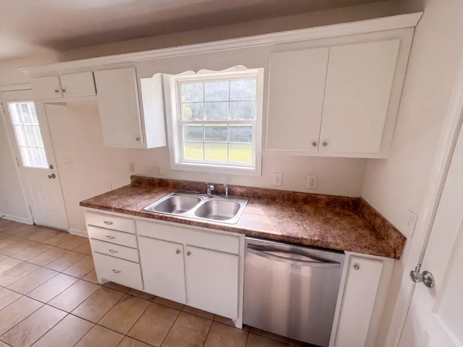 305 Shadow Dr, Shelbyville, TN 37160 - #2