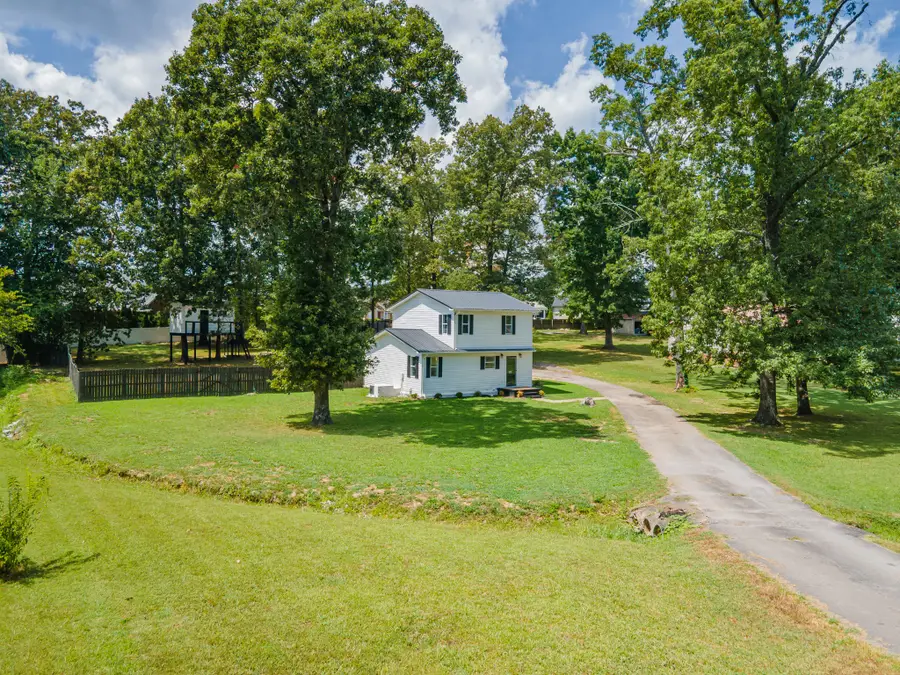 521 Parkway Rd, Tullahoma, TN 37388 - #3