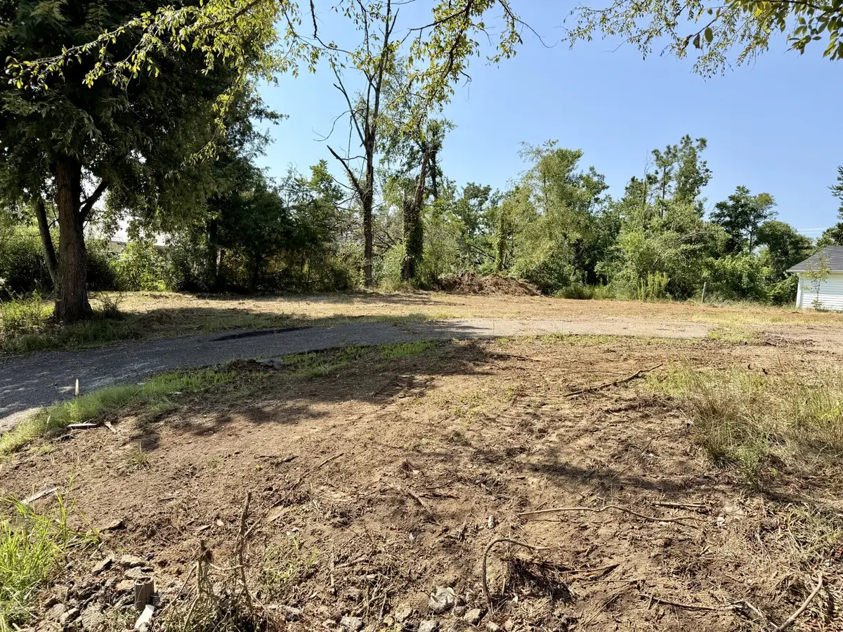 456 Pharr Ave, Selmer, TN 38375 - #1