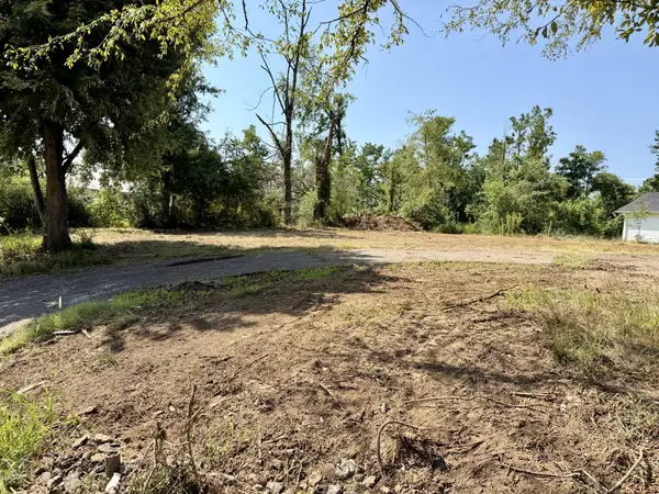 456 Pharr Ave, Selmer, TN 38375
