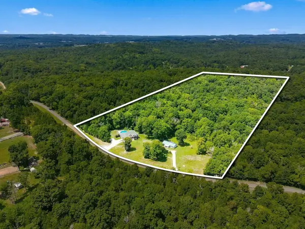 5474 Creek View Rd, Columbia, TN 38401