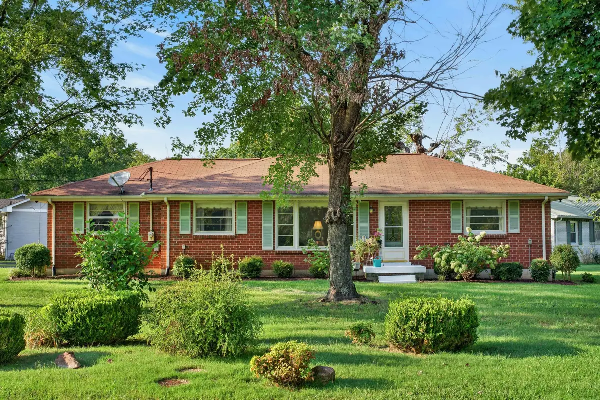313 Hitt Ln, Goodlettsville, TN 37072 - #1