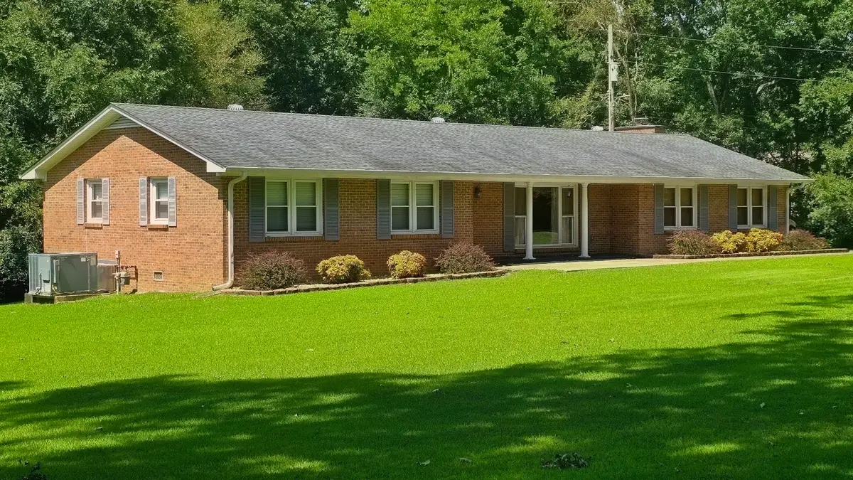 907 Asbury Dr, New Johnsonville, TN 37134 - #1