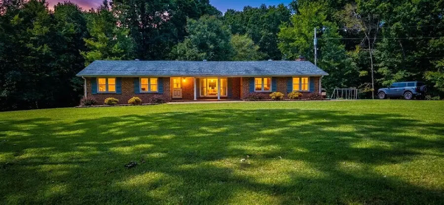 907 Asbury Dr, New Johnsonville, TN 37134 - #2