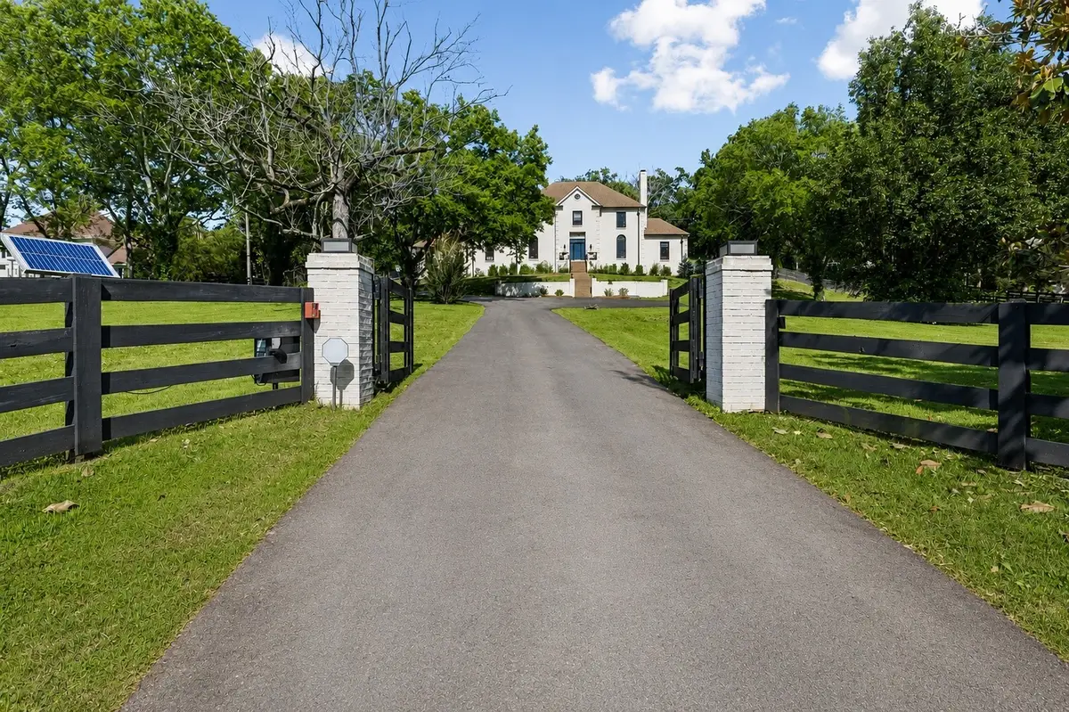 310 Deerwood Ln, Brentwood, TN 37027 - #1