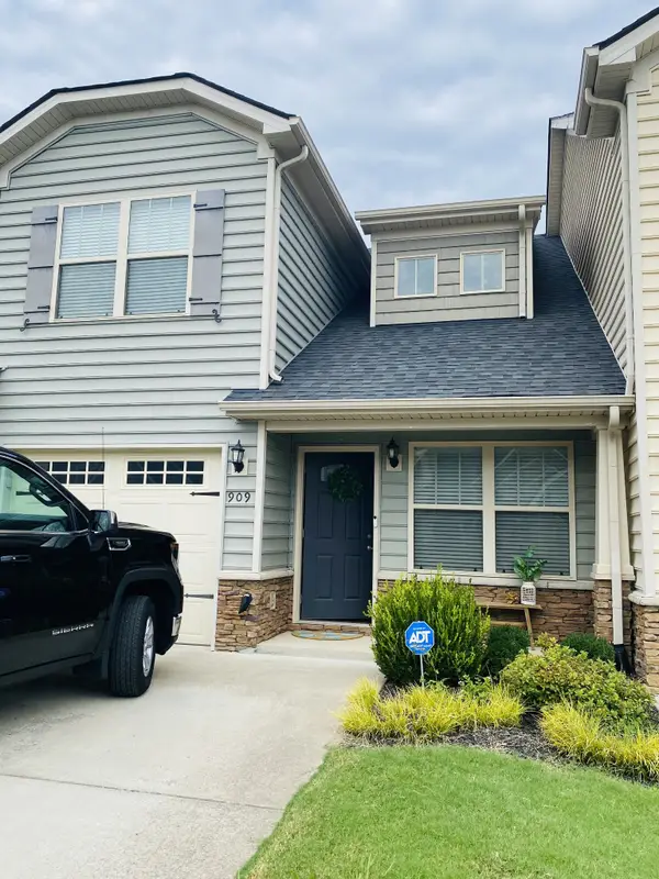 909 Granville Dr, Murfreesboro, TN 37128