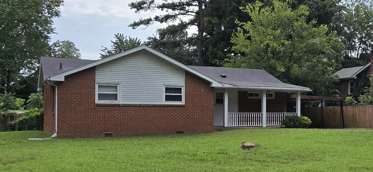 310 Sheriff Dr, Clarksville, TN 37042 - #1