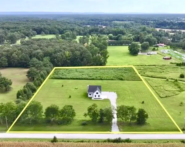 210 Deer Creek Ln, Tullahoma, TN 37388