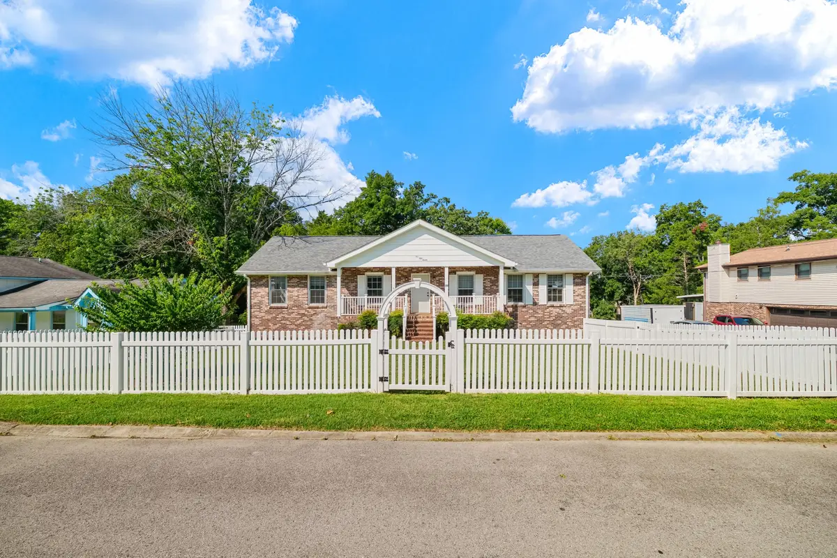 557 Castlegate Dr, Nashville, TN 37217 - #1