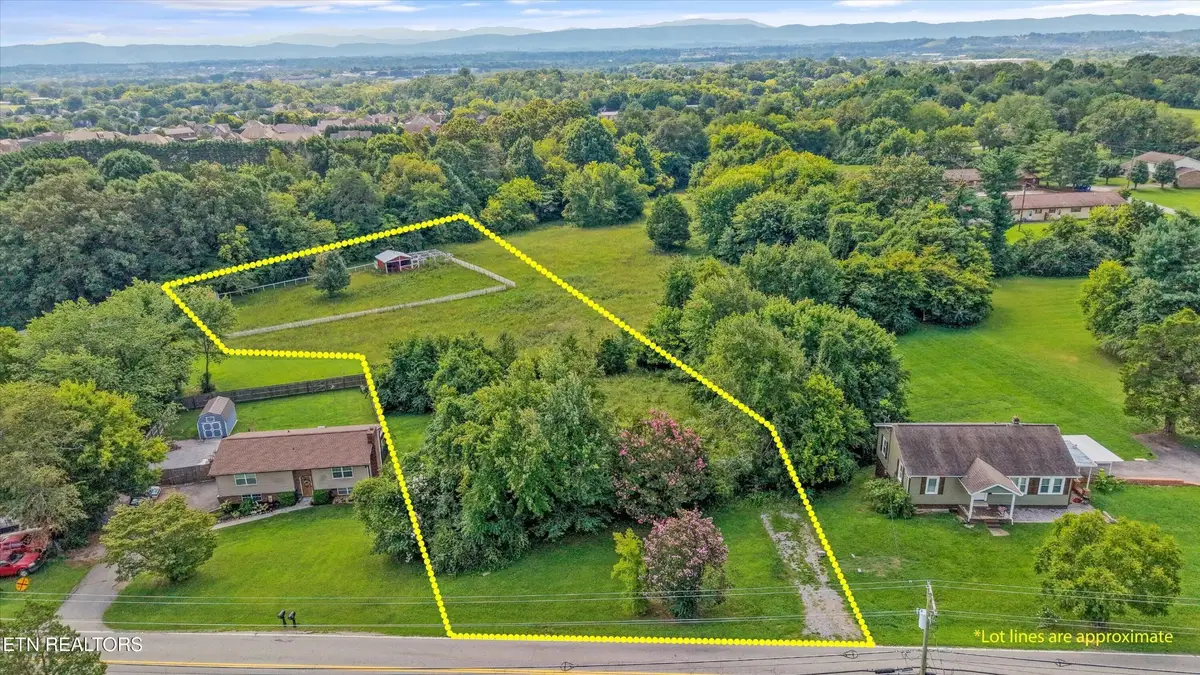 1229 W Hunt Rd, Maryville, TN 37801 - #1
