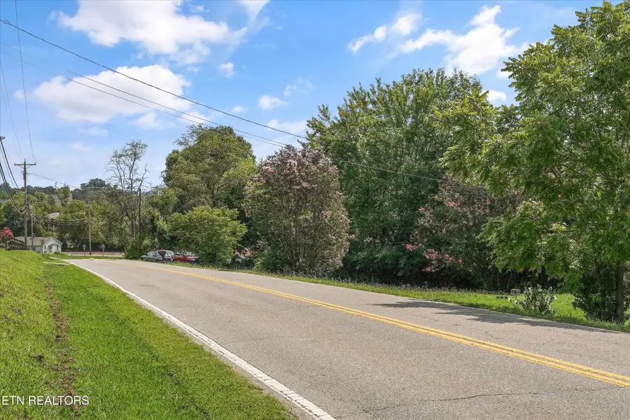 1229 W Hunt Rd, Maryville, TN 37801 - #3