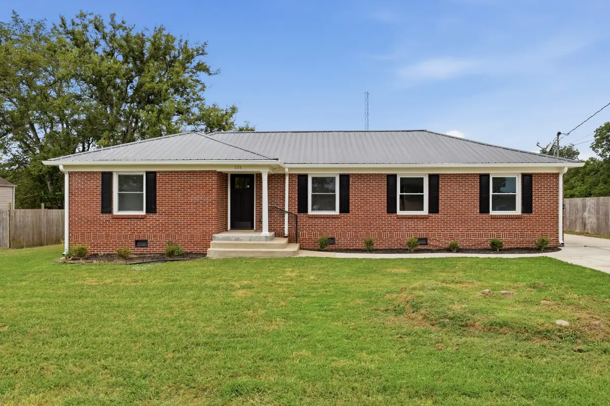 808 Cowan Ave, Shelbyville, TN 37160 - #1