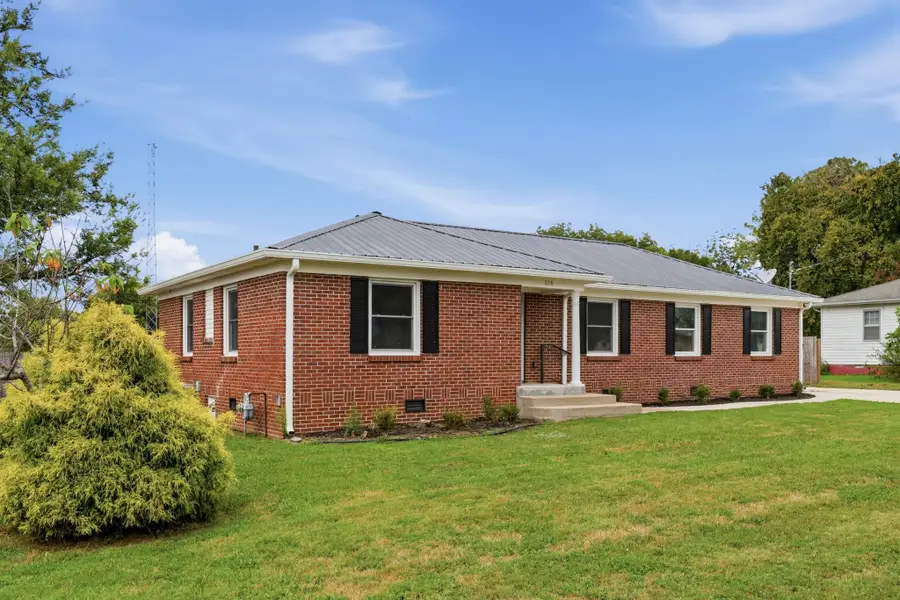 808 Cowan Ave, Shelbyville, TN 37160 - #3