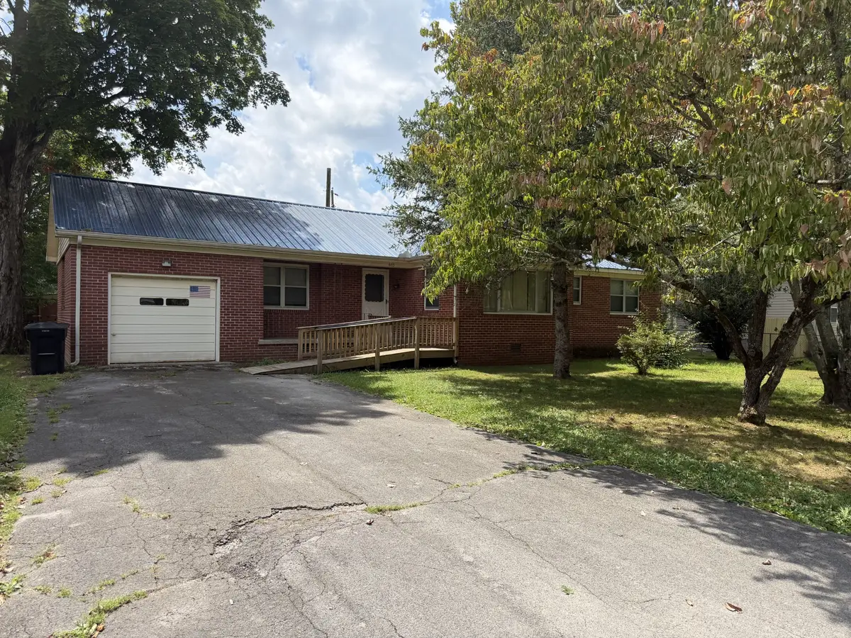 603 Circle Dr, Tullahoma, TN 37388 - #1