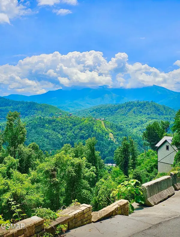 430 Greystone Heights Road, Gatlinburg, TN 37738