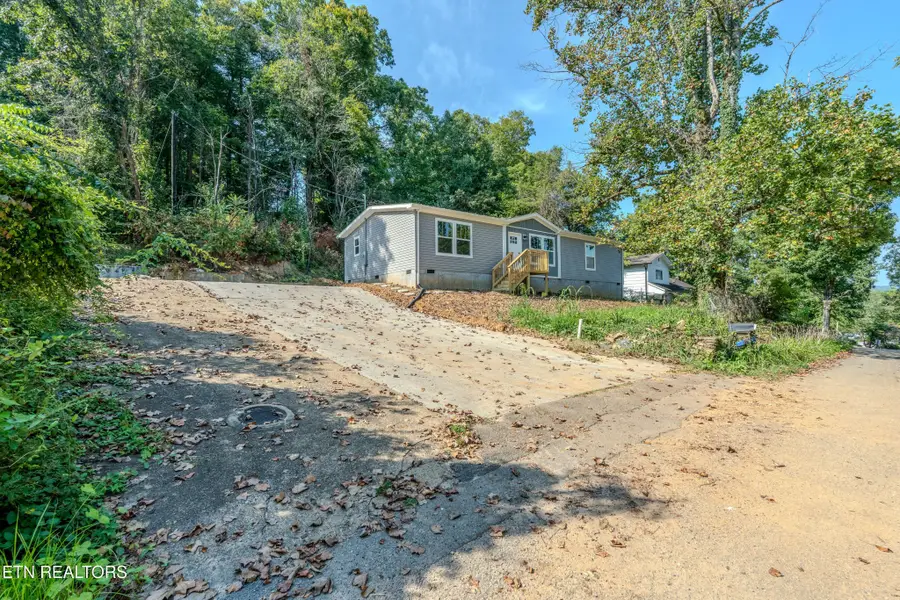 225 Haven Rd, Oliver Springs, TN 37840 - #3