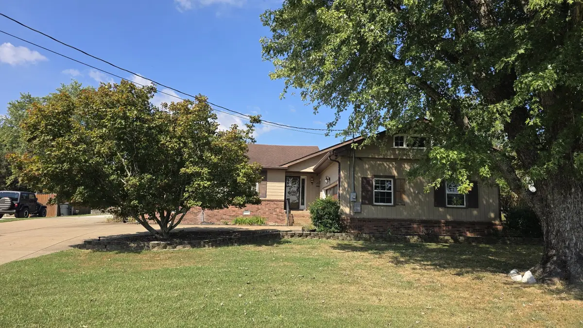 1206 Douglas Bend Rd, Gallatin, TN 37066 - #1