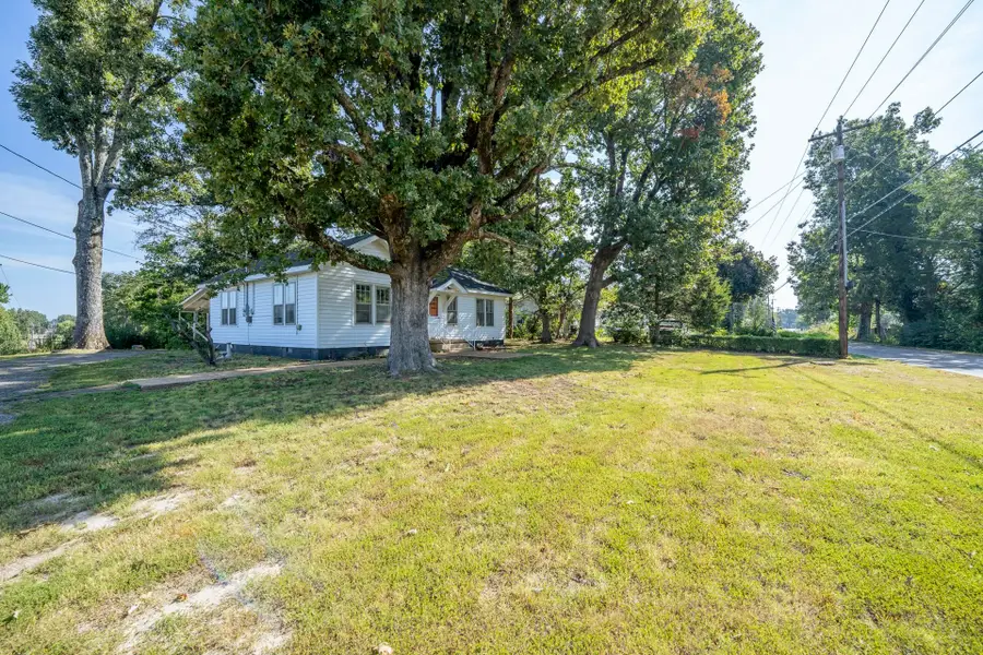 340 Oak St, Savannah, TN 38372 - #3