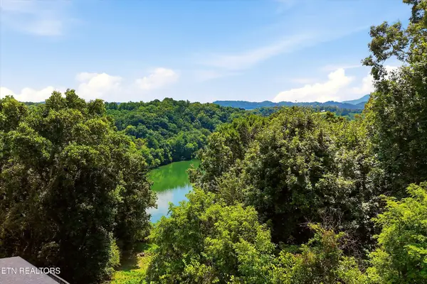 5 Rock House Rd, Kodak, TN 37764