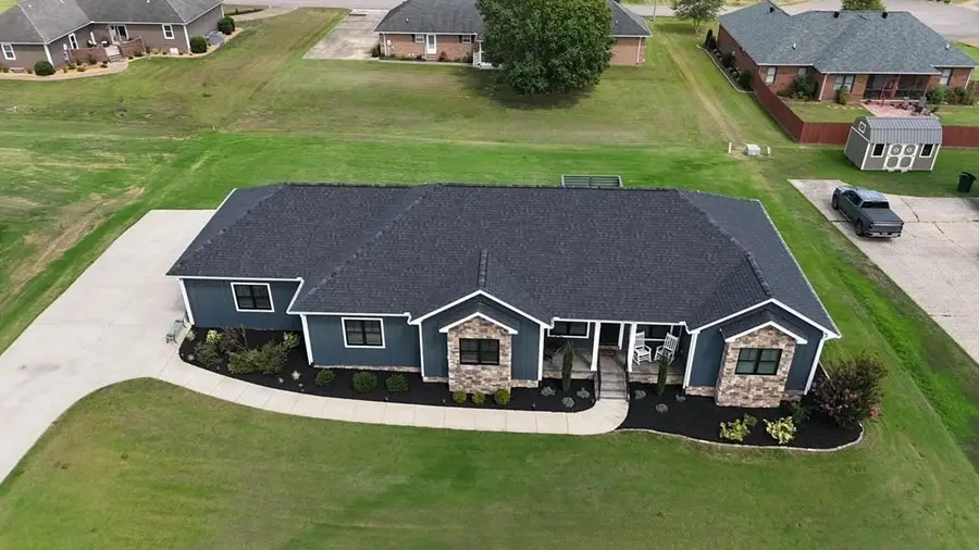 611 Volunteer Dr, Paris, TN 38242 - #2