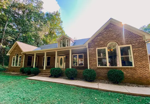 1006 Clearview Pt, Cottontown, TN 37048