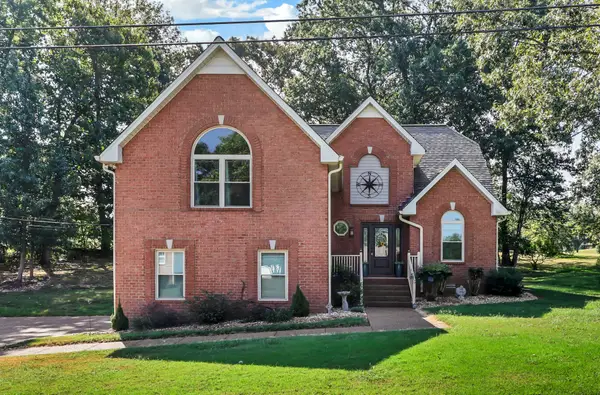 215 S Aztec Dr, White House, TN 37188