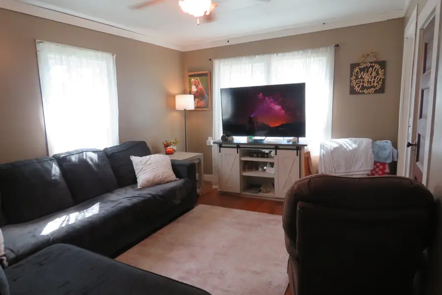 202 W 4th St, Livingston, TN 38570 - #2