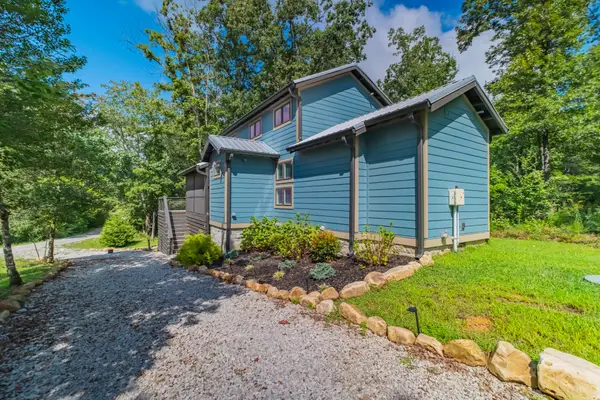 246 Hemlock Cv, Tracy City, TN 37387