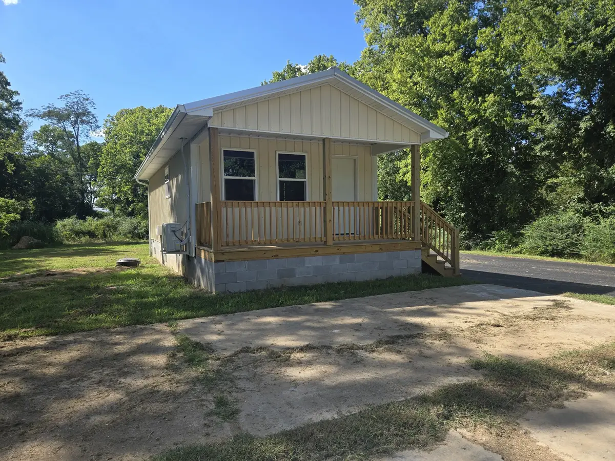 105 Fairground Dr, Waverly, TN 37185 - #1