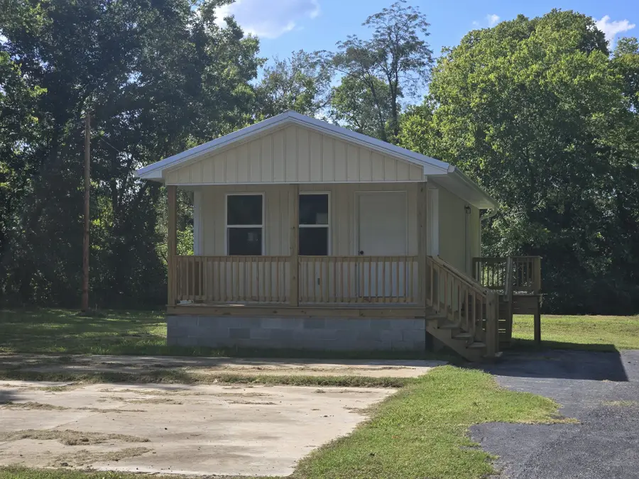 105 Fairground Dr, Waverly, TN 37185 - #3