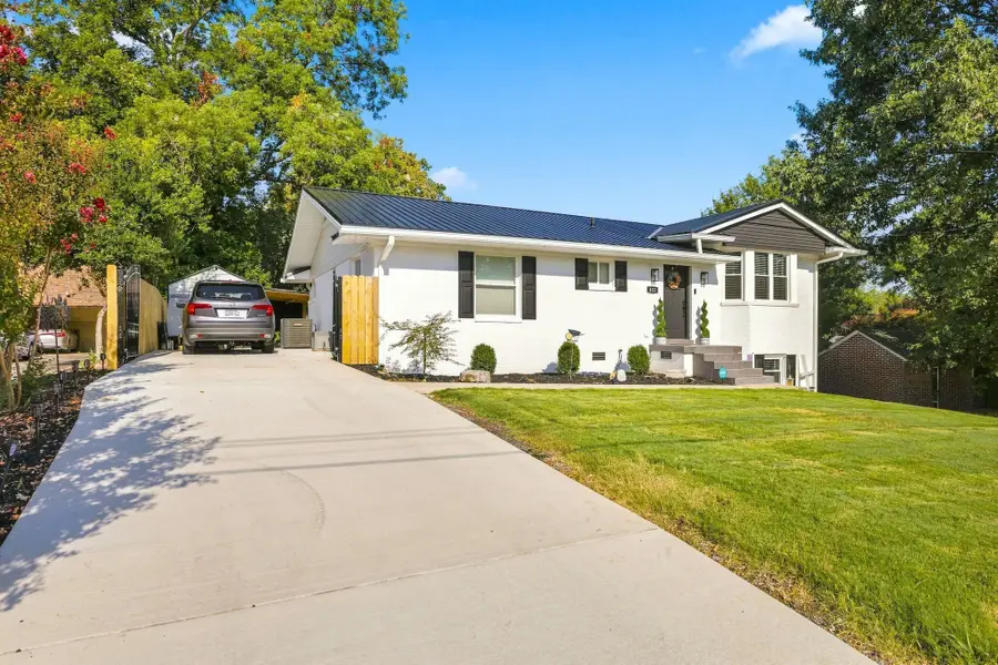 831 Sunnybrae Ave, Dyersburg, TN 38024 - #2