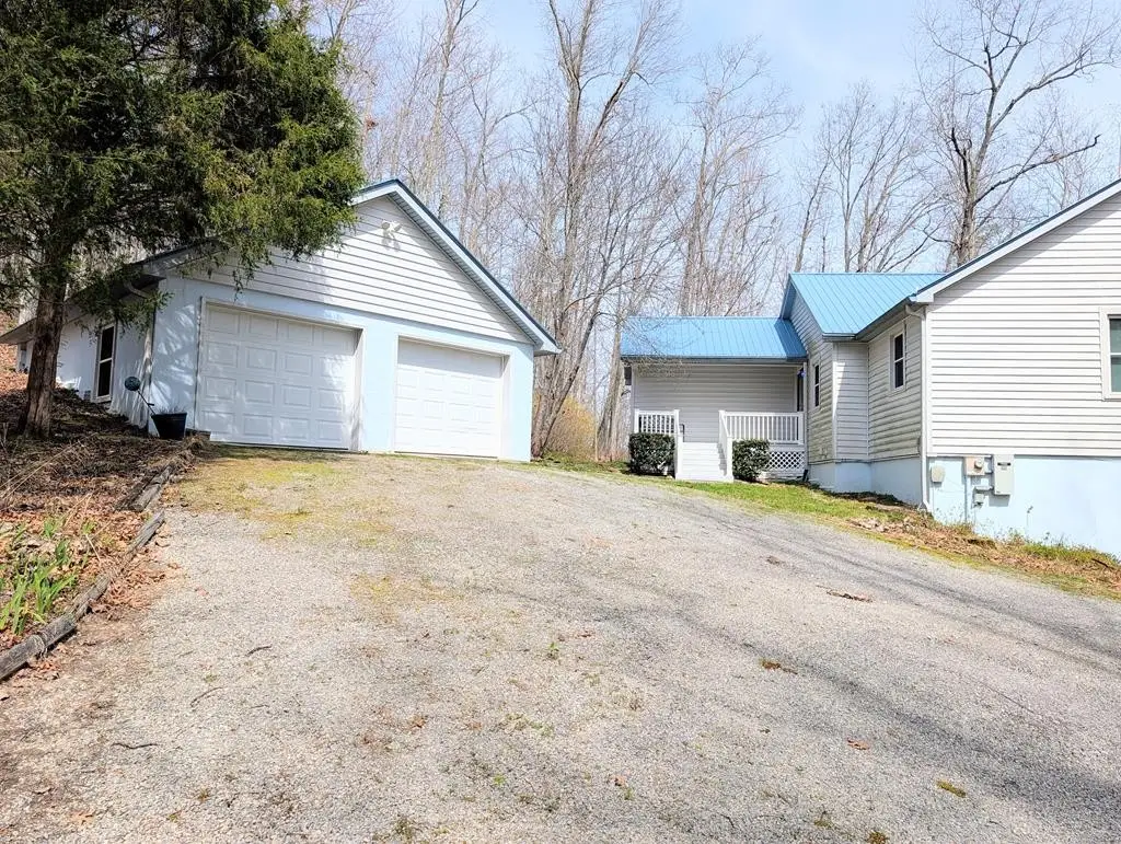 446 E Cove Rd, Monterey, TN 38574 - #1