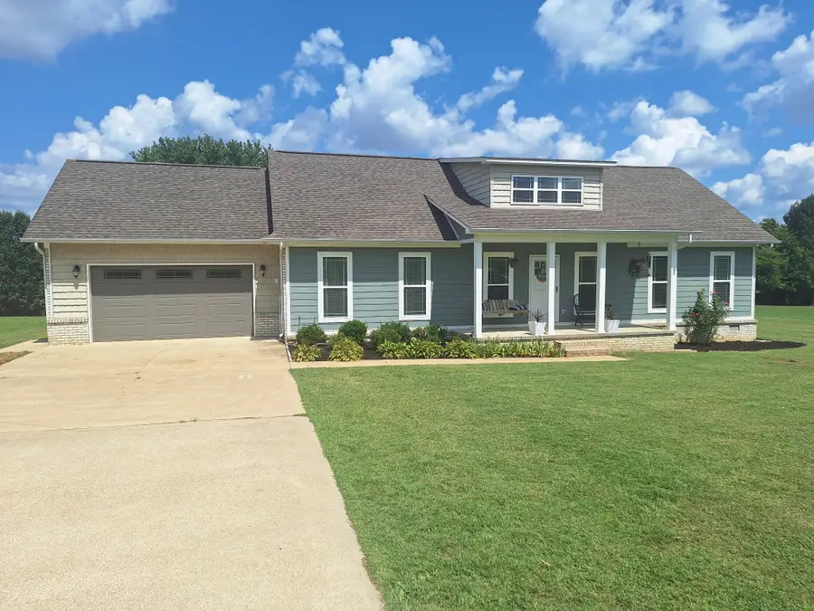 254 W Laurel Dr, Lawrenceburg, TN 38464 - #3