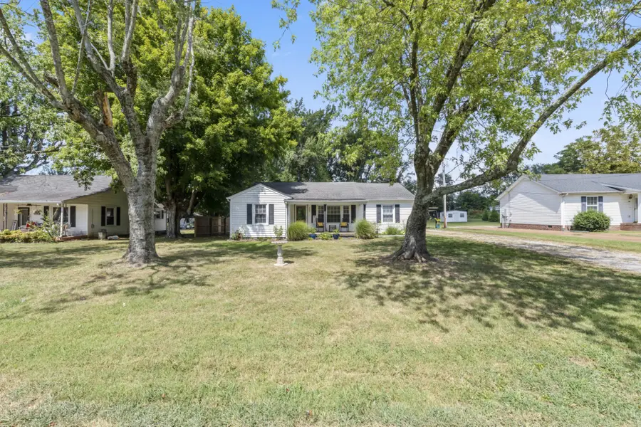 529 W Market St, Portland, TN 37148 - #2