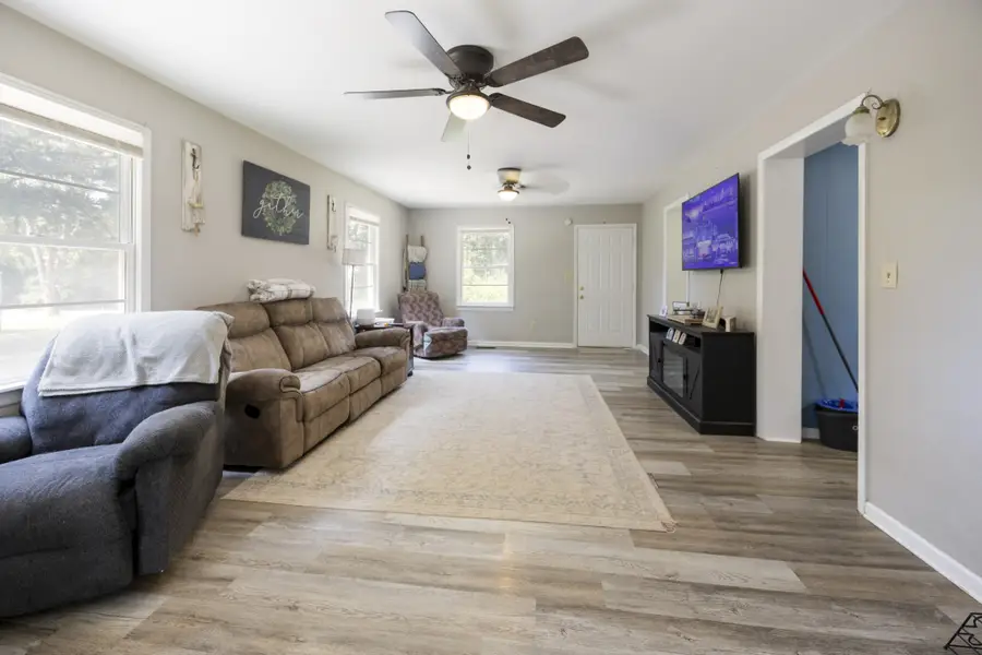 106 Darwin St, Decherd, TN 37324 - #2
