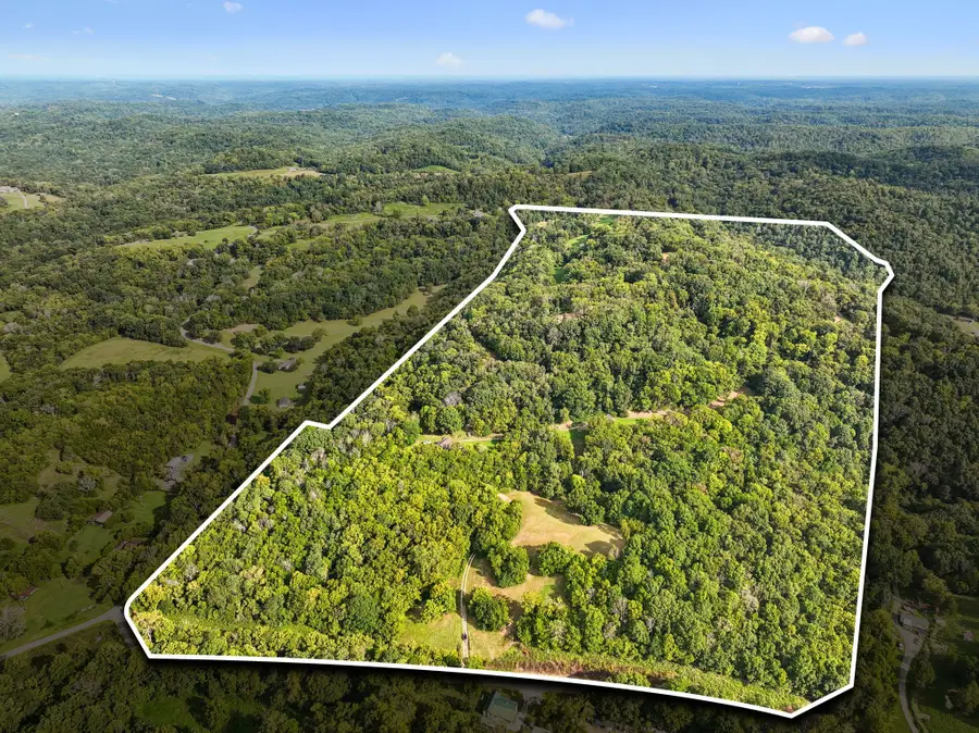 2100 Hawkins Branch Rd, Bethpage, TN 37022 - #2