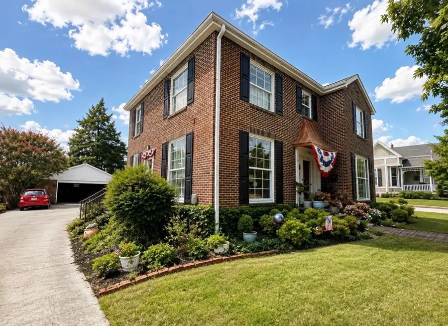 307 W Main St, Smithville, TN 37166 - #2