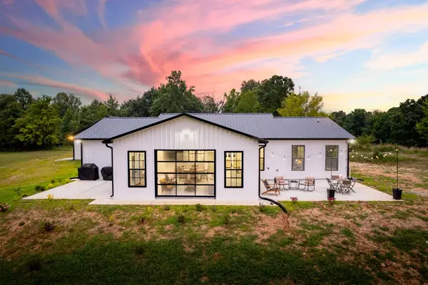 2049 Conatser Rd, Cunningham, TN 37052