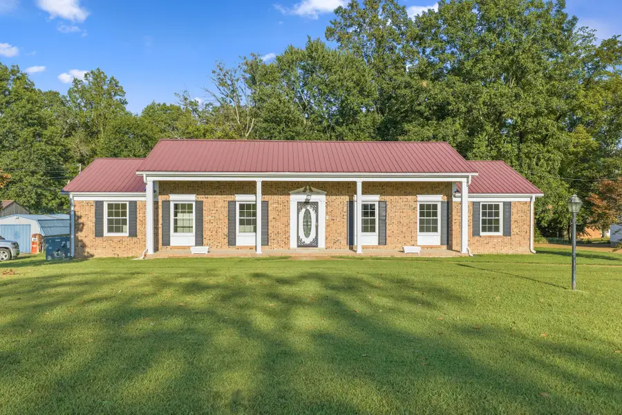 691 E Poplar Dr, Decaturville, TN 38329 - #3